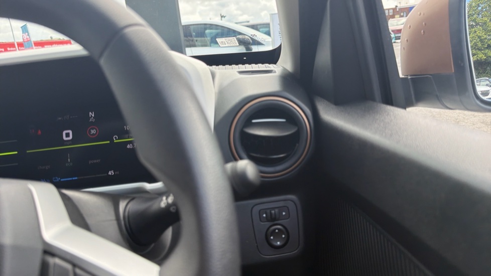 Dacia Spring 24kWh Extreme 100 75kW 5dr Auto Electric Hatchback - Image 33