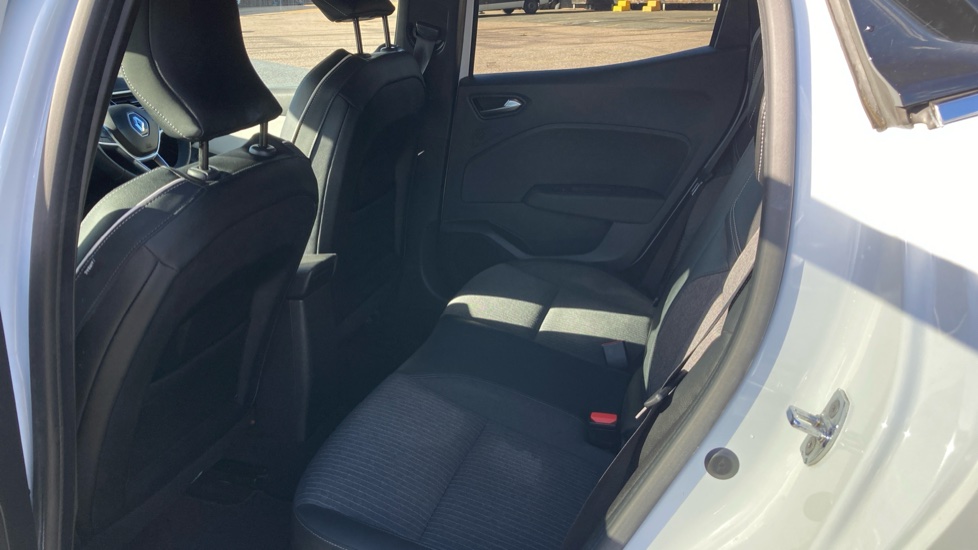 Renault Clio 1.6 E-TECH full hybrid 145 Techno 5dr Auto Hybrid Hatchback - Image 16