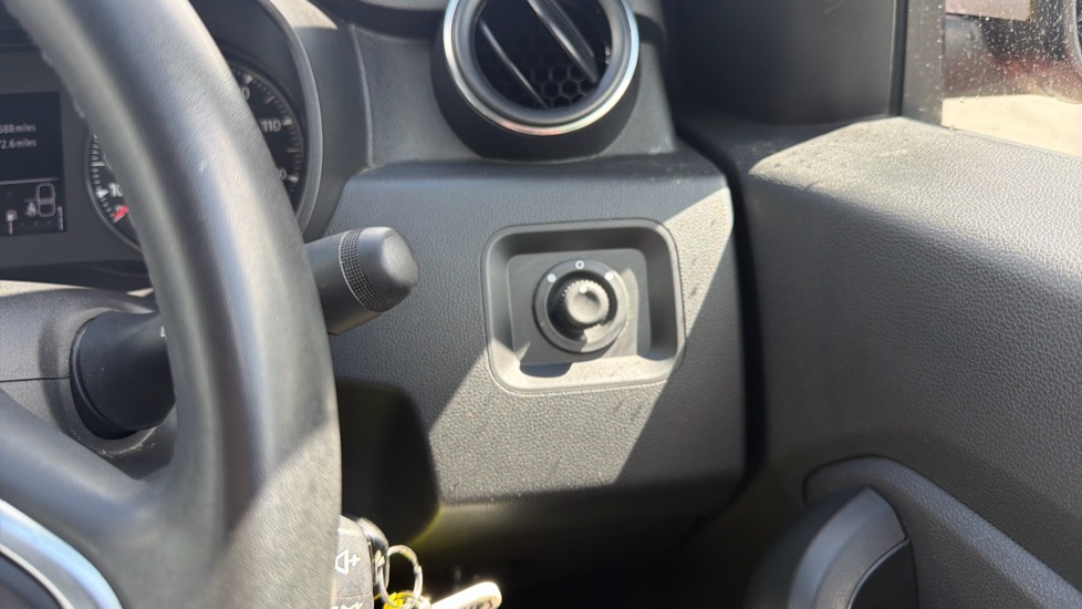 Dacia Duster 1.3 TCe 130 Comfort 5dr Petrol Estate - Image 25