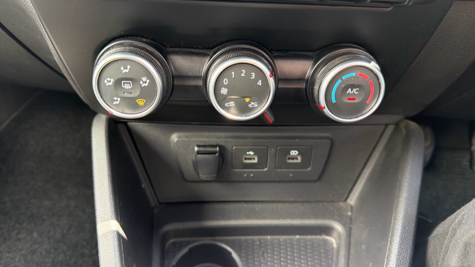 Dacia Duster 1.3 TCe 130 Comfort 5dr Petrol Estate - Image 31
