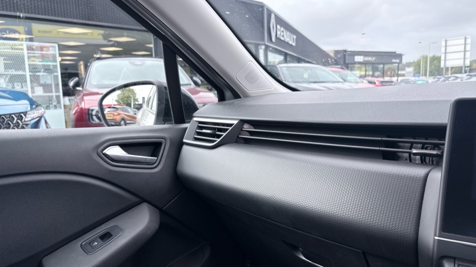 Renault Clio 1.0 TCe 90 Evolution 5dr Petrol Hatchback - Image 36