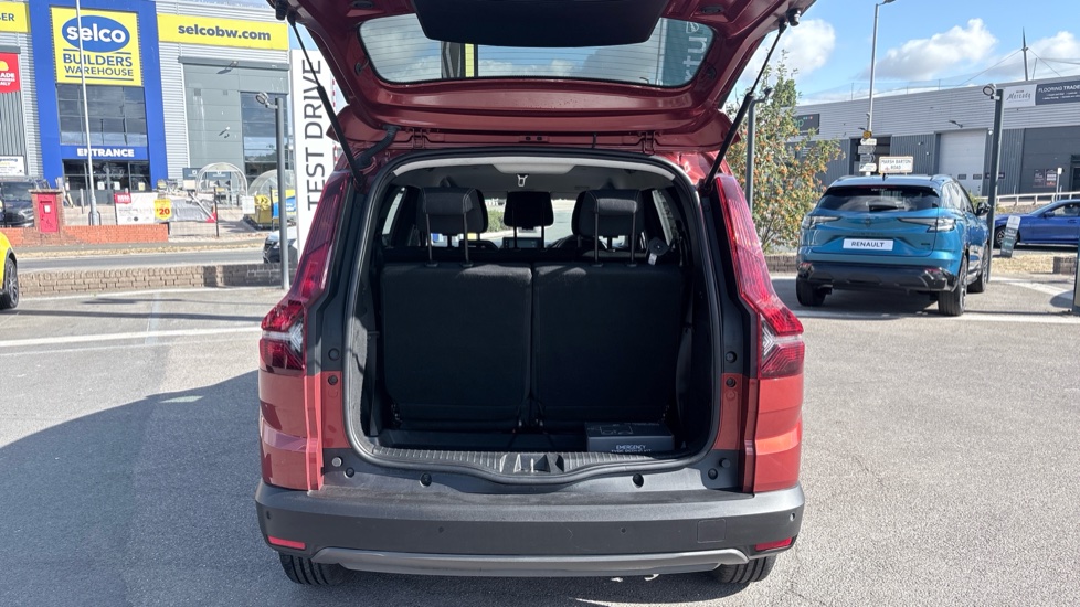 Dacia Jogger 1.0 TCe Extreme SE 5dr Petrol Estate - Image 4