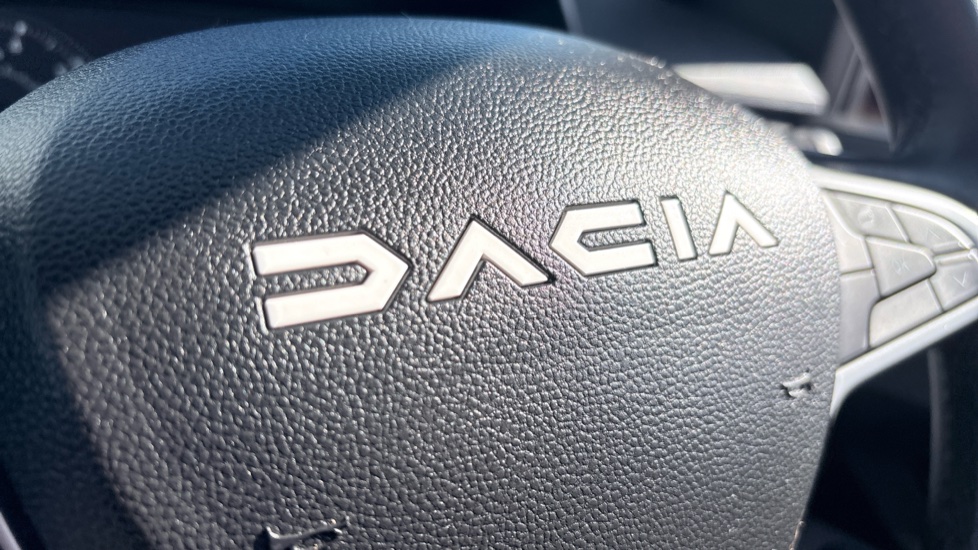 Dacia Jogger 1.0 TCe Extreme SE 5dr Petrol Estate - Image 29