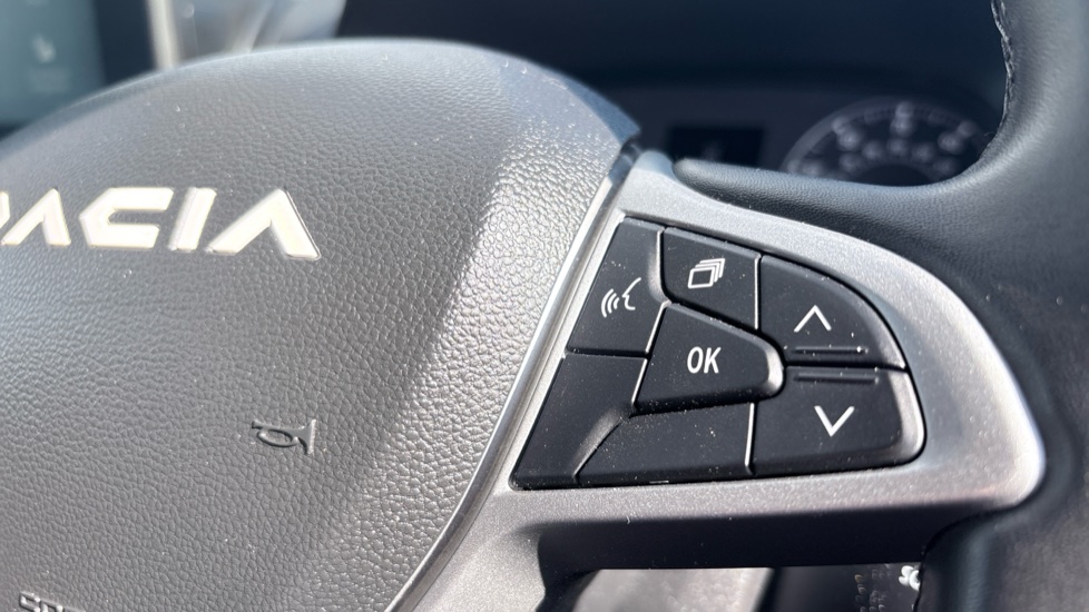 Dacia Jogger 1.0 TCe Extreme SE 5dr Petrol Estate - Image 30