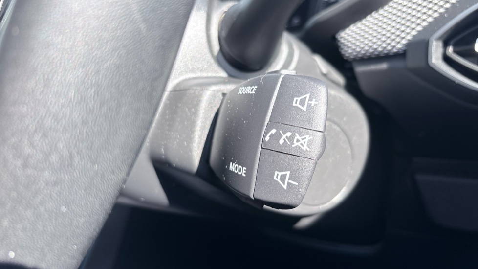 Dacia Jogger 1.0 TCe Extreme SE 5dr Petrol Estate - Image 33