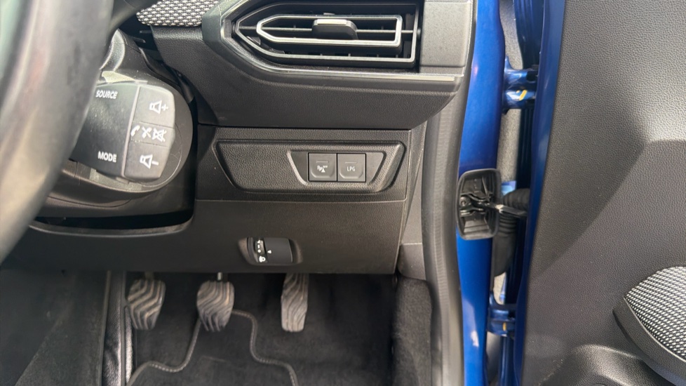 Dacia Sandero 1.0 TCe Comfort 5dr Bi Fuel Hatchback - Image 26