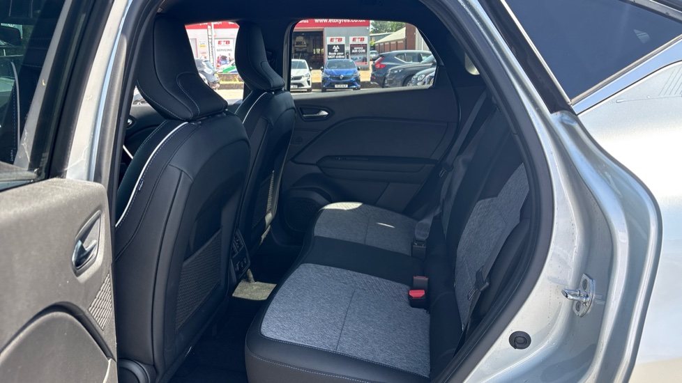Renault Captur 1.6 E-TECH PHEV 160 Launch Edition 5dr Auto Hatchback - Image 16