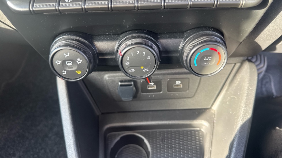 Dacia Duster 1.0 TCe 90 Expression 5dr Petrol Estate - Image 32
