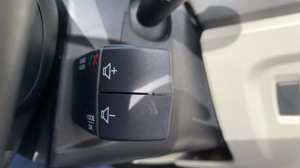 Renault Captur 0.9 TCE 90 GT Line 5dr Petrol Hatchback - Image 32