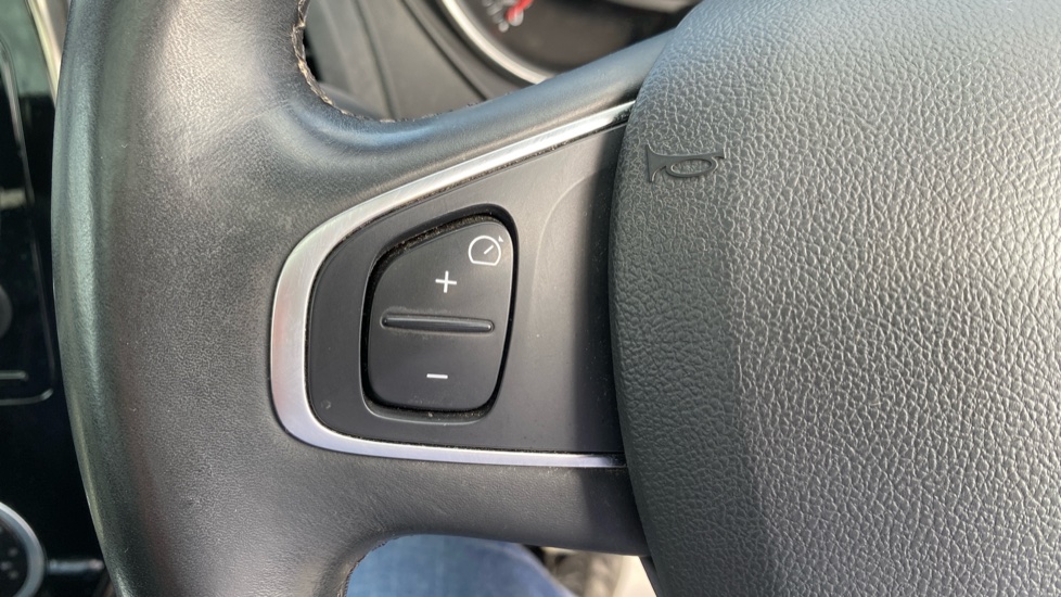 Renault Captur 0.9 TCE 90 GT Line 5dr Petrol Hatchback - Image 33