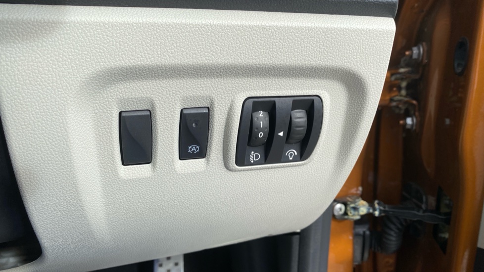 Renault Captur 0.9 TCE 90 GT Line 5dr Petrol Hatchback - Image 35