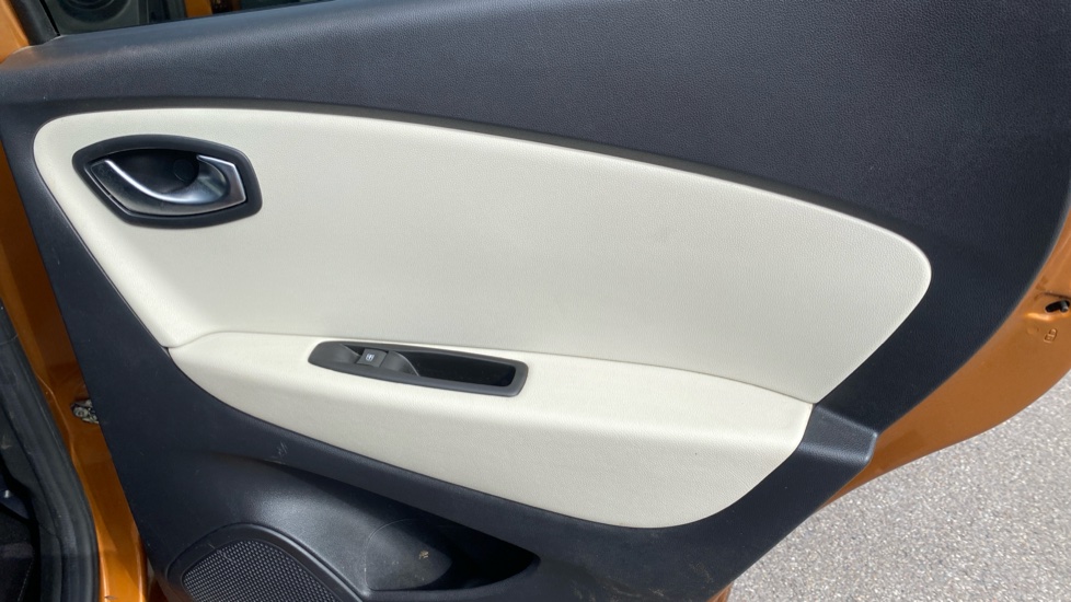 Renault Captur 0.9 TCE 90 GT Line 5dr Petrol Hatchback - Image 39