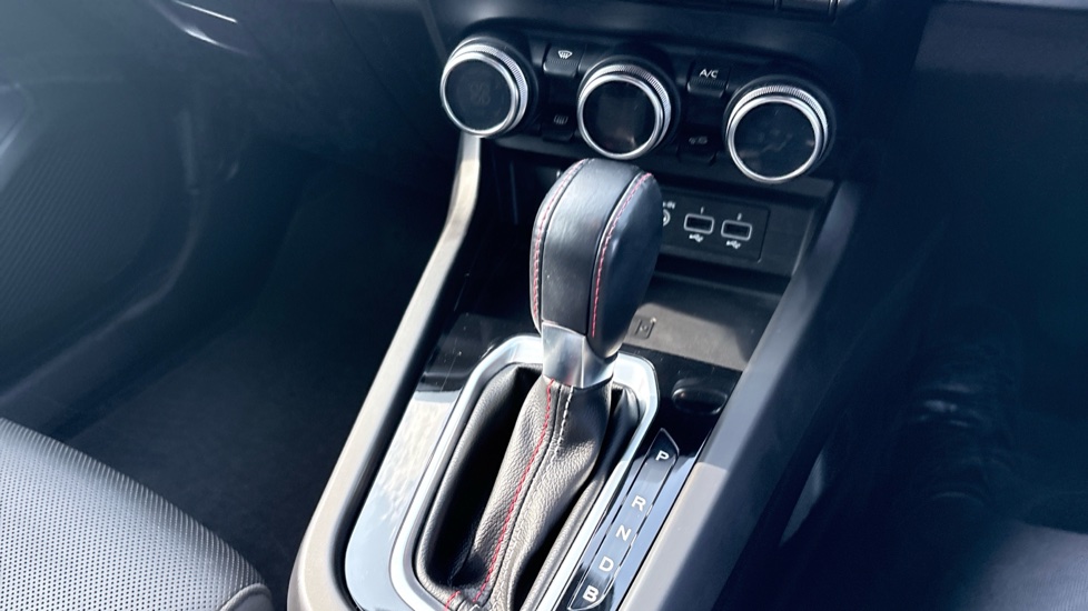 Renault Arkana 1.6 E-TECH Hybrid 145 R.S. Line 5dr Auto Hybrid Estate - Image 13