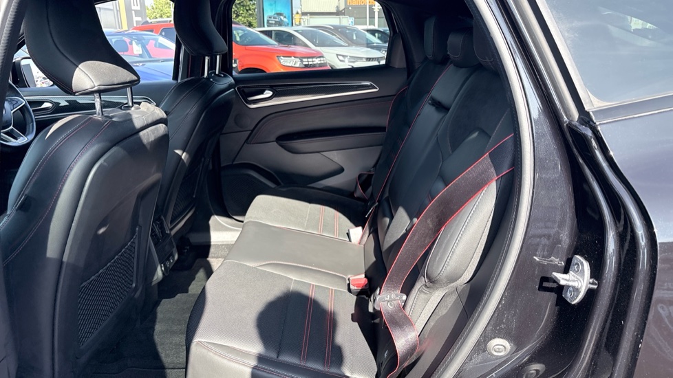 Renault Arkana 1.6 E-TECH Hybrid 145 R.S. Line 5dr Auto Hybrid Estate - Image 16