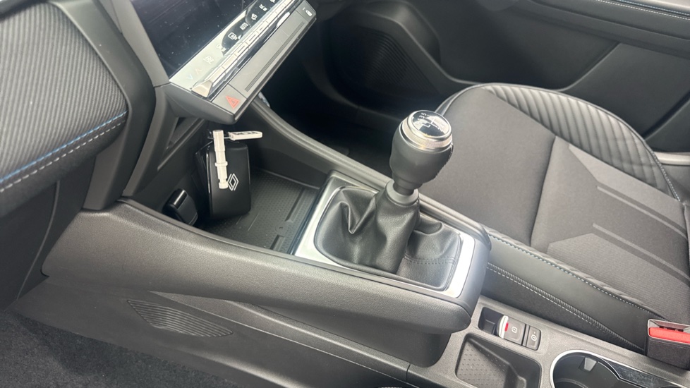 Renault Symbioz 1.3 TCe 140 Techno Esprit Alpine 5dr Petrol Estate - Image 13