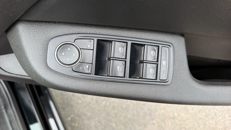 Renault Clio 1.0 TCe 90 Evolution 5dr Petrol Hatchback - Image 29