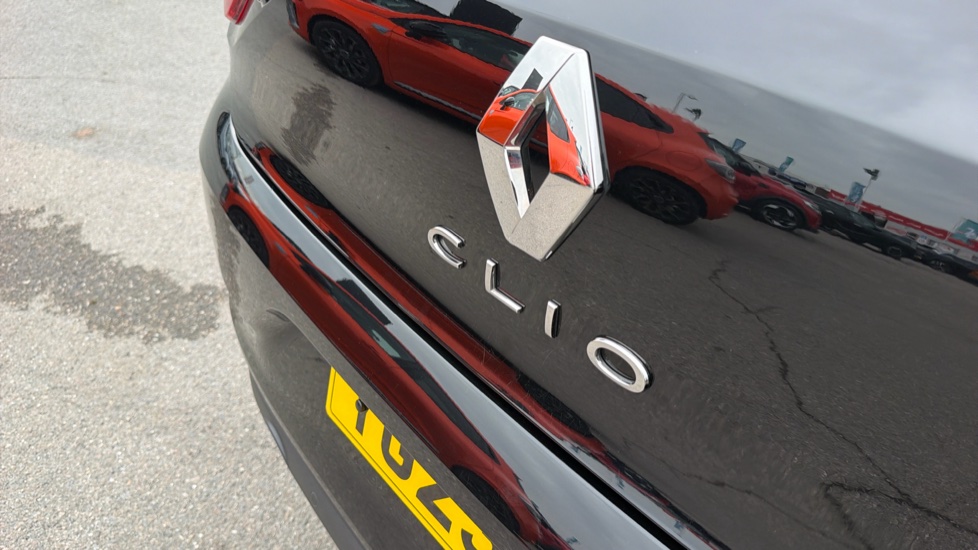 Renault Clio 1.0 TCe 90 Evolution 5dr Petrol Hatchback - Image 30