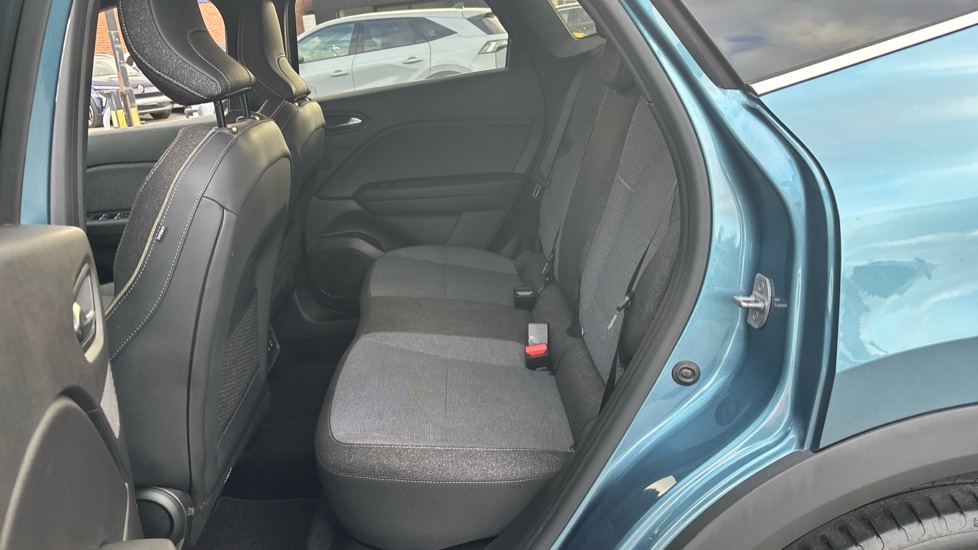 Renault Symbioz 1.6 E-Tech FHEV 145 Techno 5dr Auto Hybrid Estate - Image 16