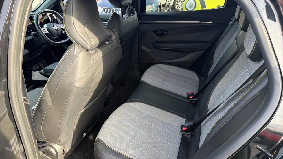 Renault Megane E-Tech EV60 160kW Launch Edition 60kWh OC 5dr Auto Electric Hatchback - Image 16