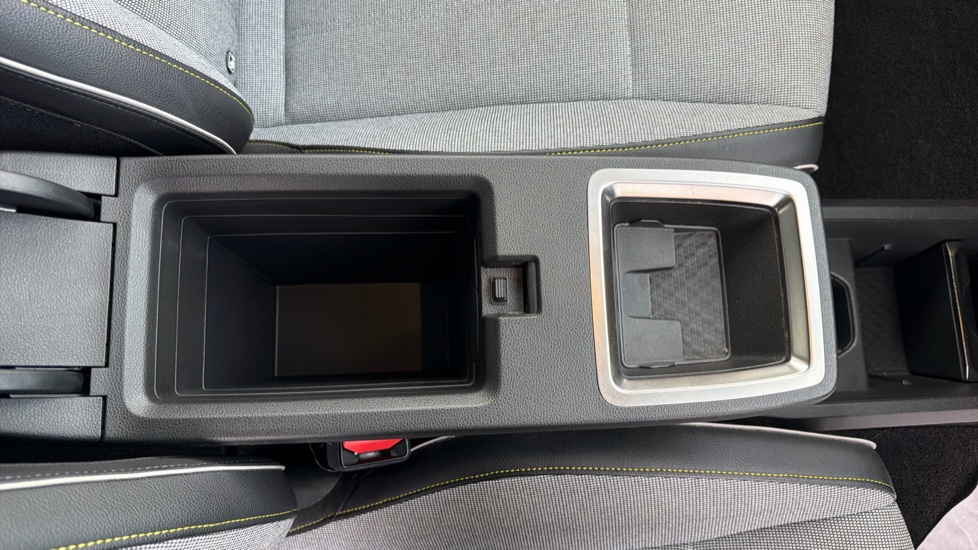 Renault Megane E-Tech EV60 160kW Launch Edition 60kWh OC 5dr Auto Electric Hatchback - Image 32
