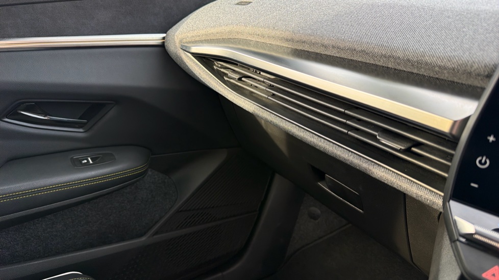 Renault Megane E-Tech EV60 160kW Launch Edition 60kWh OC 5dr Auto Electric Hatchback - Image 34
