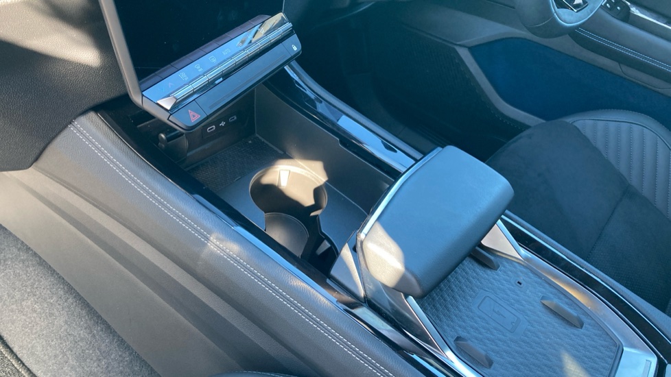 Renault Rafale E-Tech FHEV Techno Esprit Alpine 5dr Auto 4C Hybrid Estate - Image 13