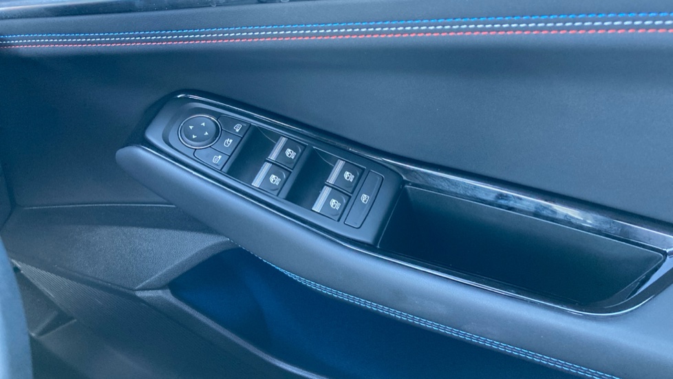 Renault Rafale E-Tech FHEV Techno Esprit Alpine 5dr Auto 4C Hybrid Estate - Image 32