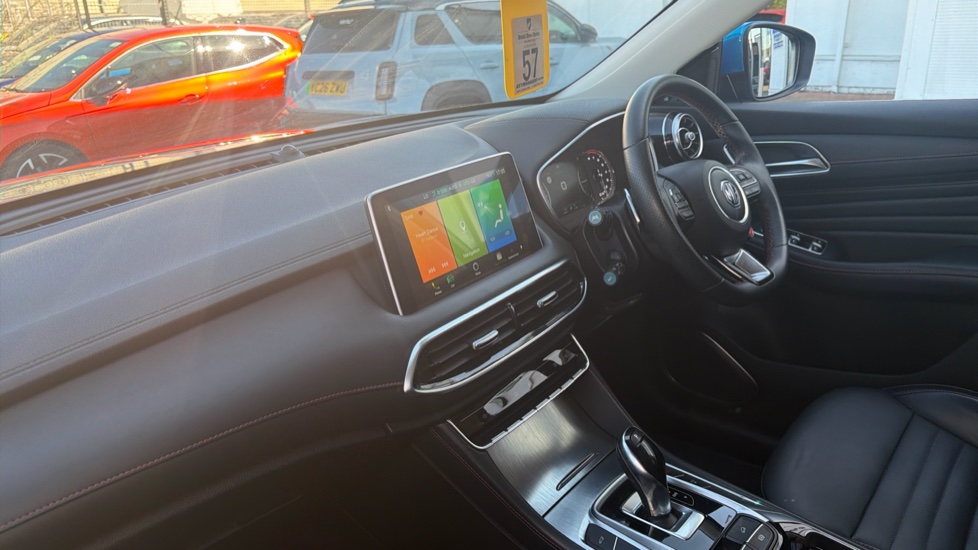 MG HS 1.5 T-GDI Exclusive 5dr DCT Petrol Hatchback - Image 9