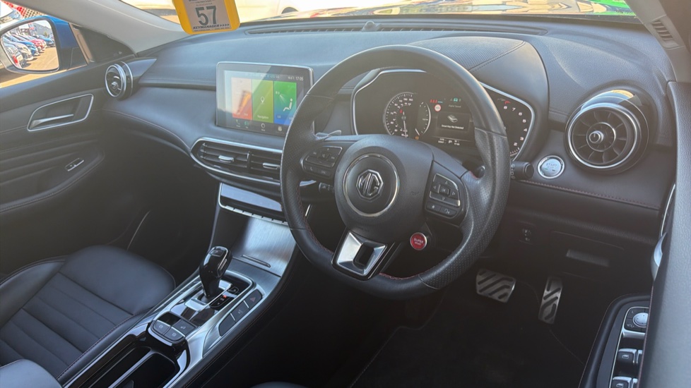 MG HS 1.5 T-GDI Exclusive 5dr DCT Petrol Hatchback - Image 11