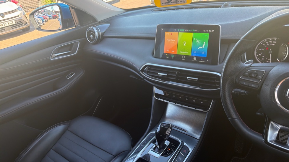 MG HS 1.5 T-GDI Exclusive 5dr DCT Petrol Hatchback - Image 14