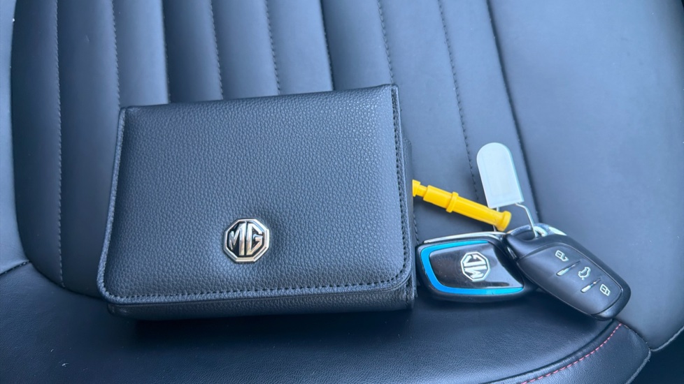 MG HS 1.5 T-GDI Exclusive 5dr DCT Petrol Hatchback - Image 19