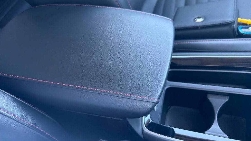 MG HS 1.5 T-GDI Exclusive 5dr DCT Petrol Hatchback - Image 24