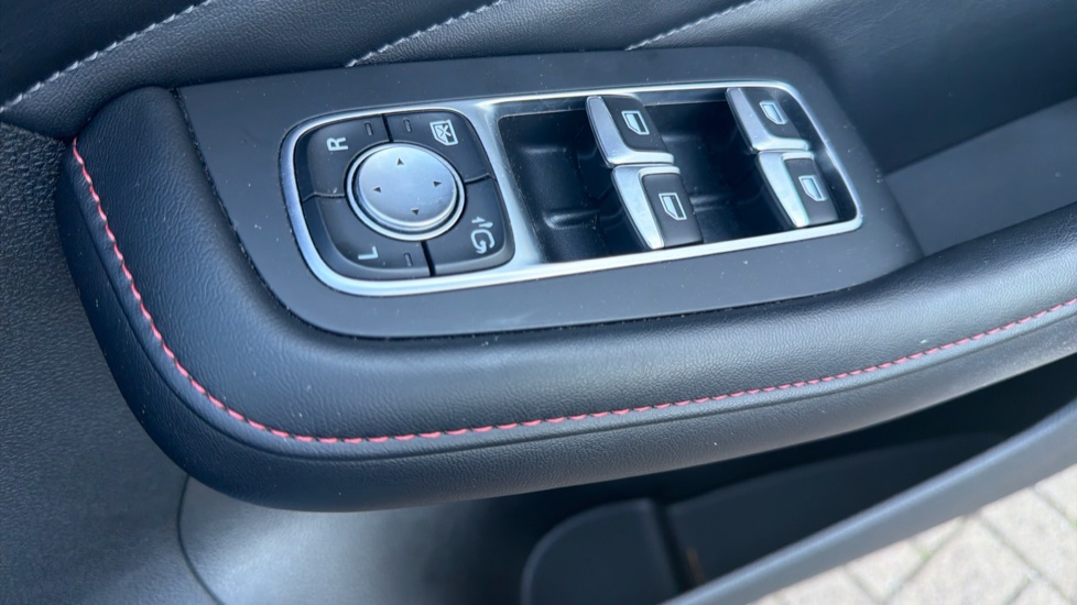 MG HS 1.5 T-GDI Exclusive 5dr DCT Petrol Hatchback - Image 30
