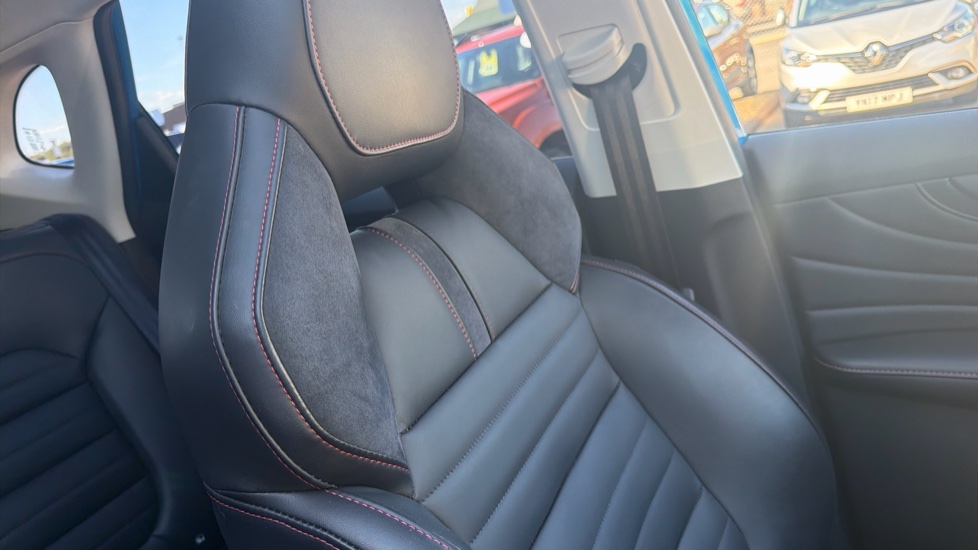 MG HS 1.5 T-GDI Exclusive 5dr DCT Petrol Hatchback - Image 32