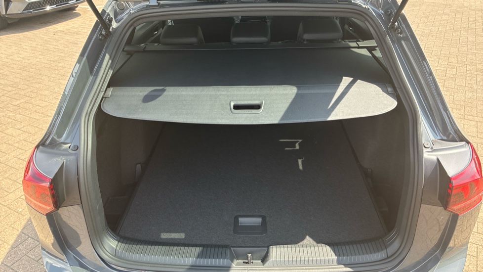 Volkswagen Golf 2.0 TDI 150 R-Line 5dr DSG Diesel Estate - Image 23