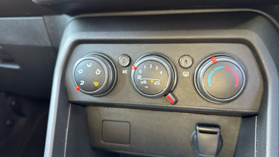 Dacia Sandero Stepway 1.0 TCe Expression 5dr Petrol Hatchback - Image 30
