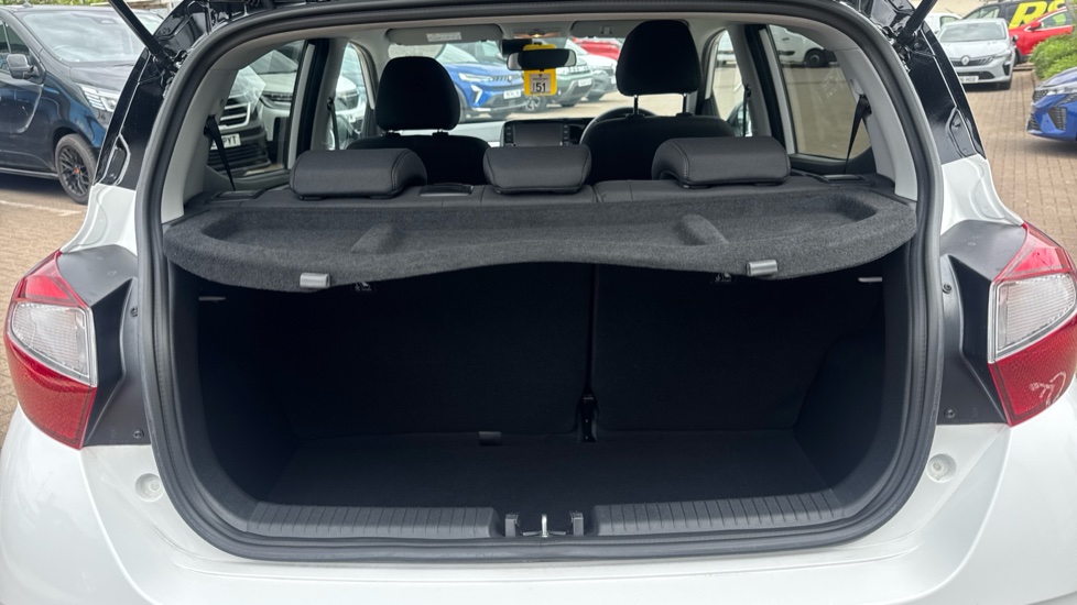 Hyundai i10 1.0 MPi Premium 5dr Auto Petrol Hatchback - Image 4