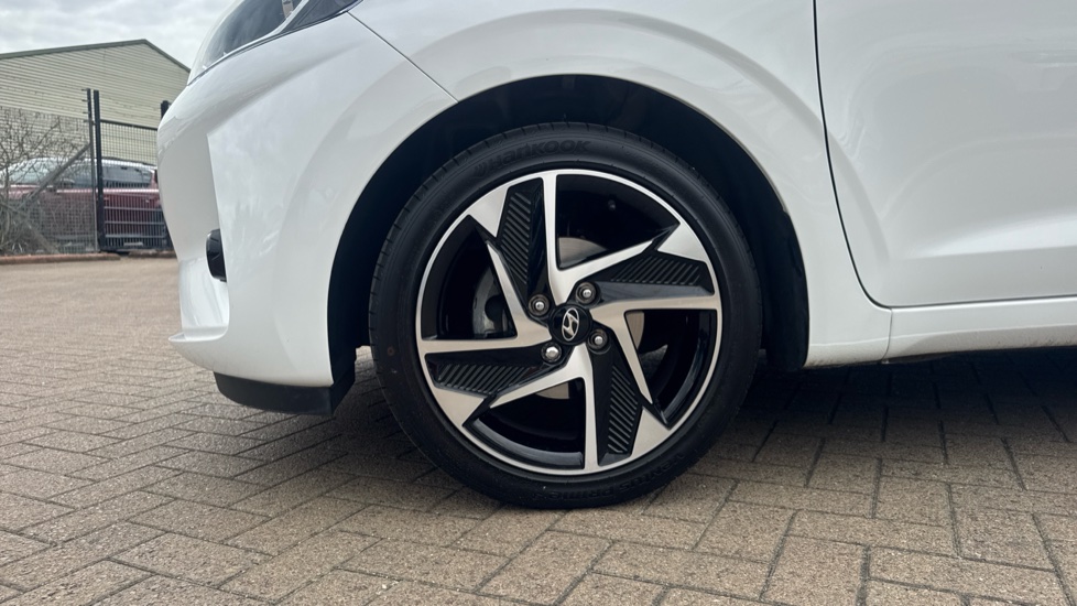 Hyundai i10 1.0 MPi Premium 5dr Auto Petrol Hatchback - Image 7