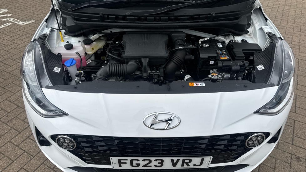 Hyundai i10 1.0 MPi Premium 5dr Auto Petrol Hatchback - Image 8