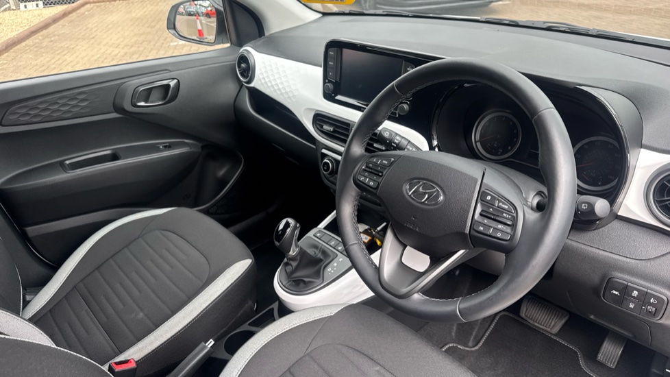 Hyundai i10 1.0 MPi Premium 5dr Auto Petrol Hatchback - Image 11