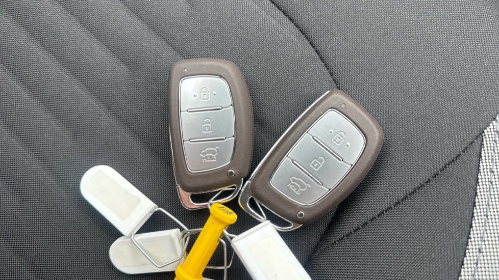 Hyundai i10 1.0 MPi Premium 5dr Auto Petrol Hatchback - Image 20