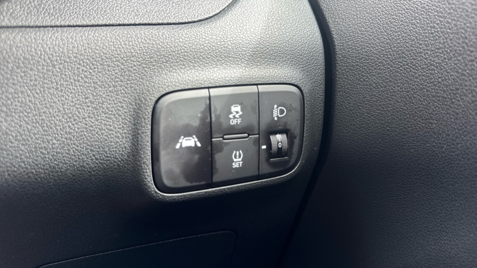 Hyundai i10 1.0 MPi Premium 5dr Auto Petrol Hatchback - Image 23