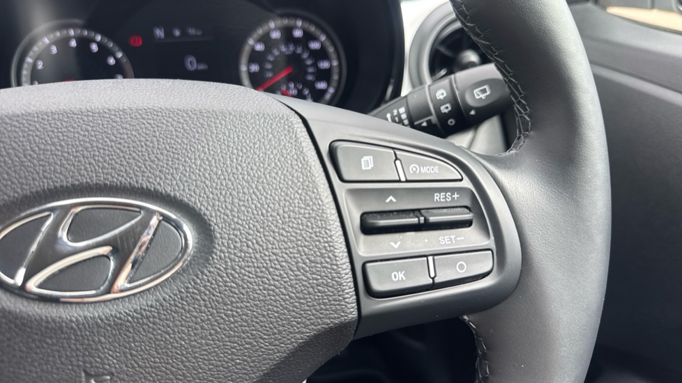 Hyundai i10 1.0 MPi Premium 5dr Auto Petrol Hatchback - Image 24