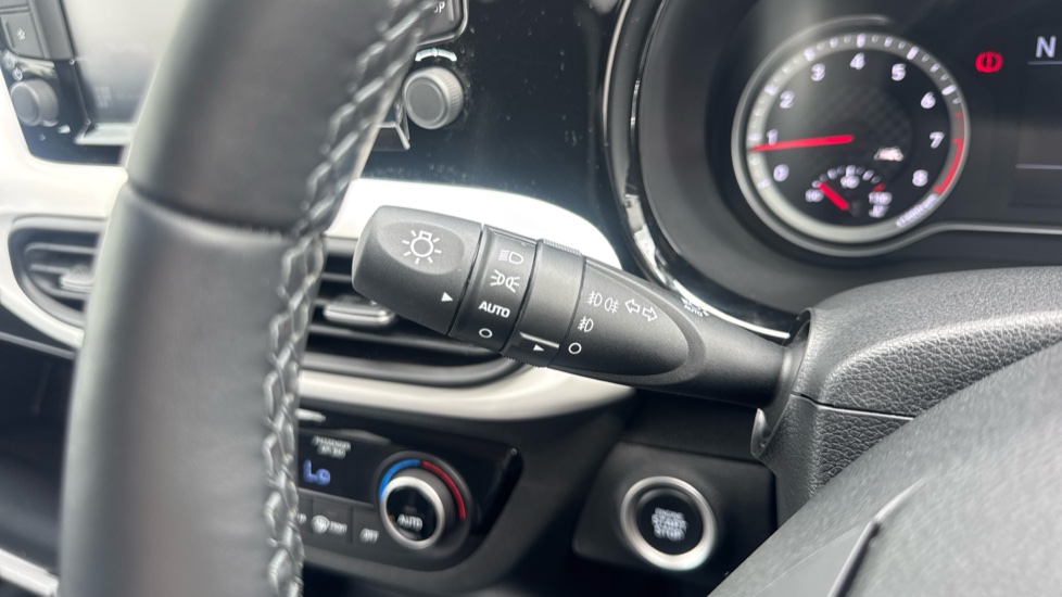 Hyundai i10 1.0 MPi Premium 5dr Auto Petrol Hatchback - Image 27