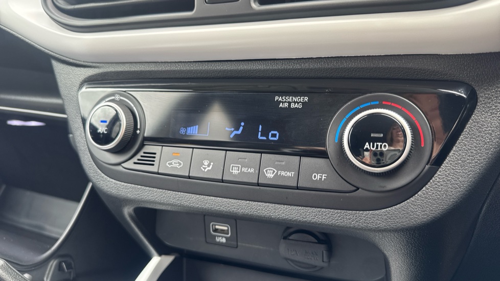 Hyundai i10 1.0 MPi Premium 5dr Auto Petrol Hatchback - Image 30