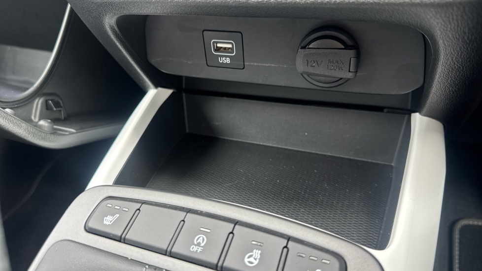 Hyundai i10 1.0 MPi Premium 5dr Auto Petrol Hatchback - Image 31