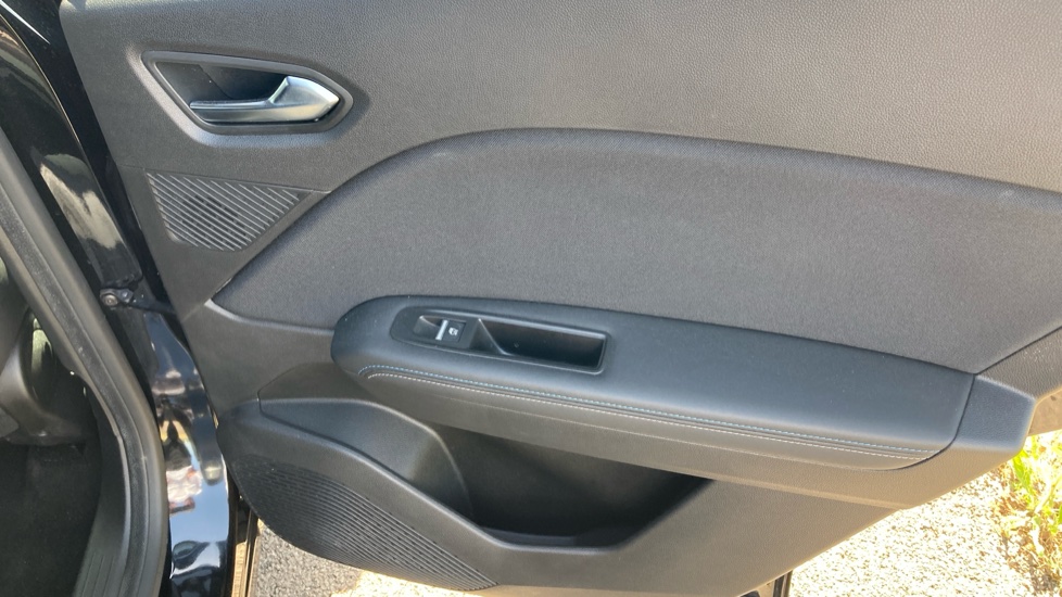 Renault Symbioz 1.6 E-Tech FHEV 145 Techno Esprit Alpine 5dr Auto Hybrid Estate - Image 33