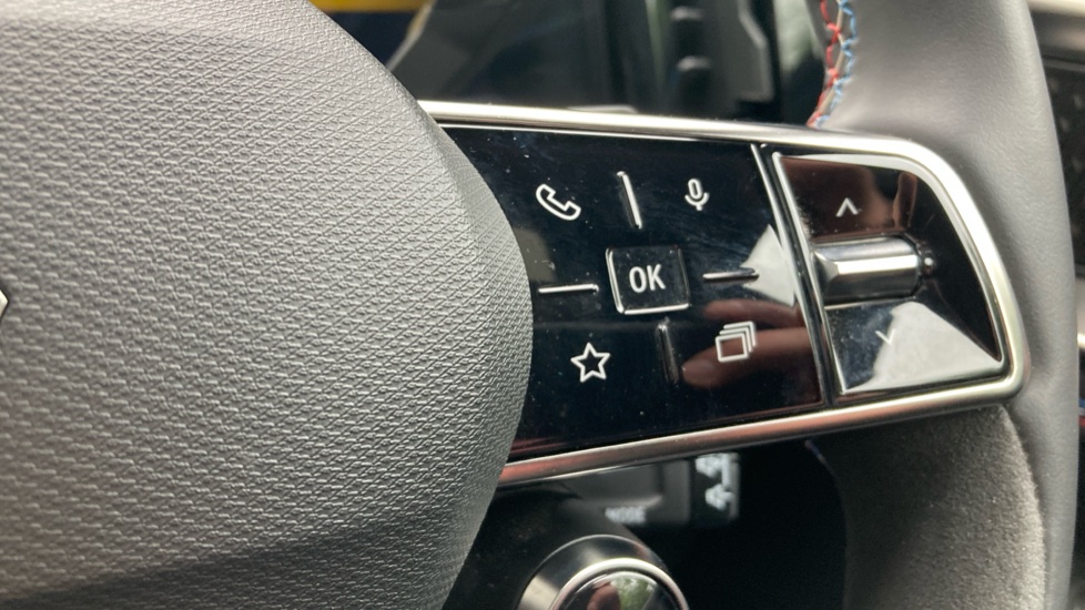 Renault Rafale E-Tech FHEV Iconic Esprit Alpine 5dr Auto 4C Hybrid Estate - Image 32