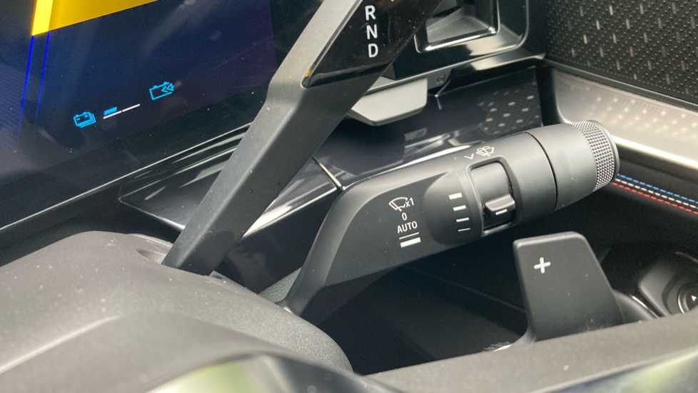 Renault Rafale E-Tech FHEV Iconic Esprit Alpine 5dr Auto 4C Hybrid Estate - Image 33