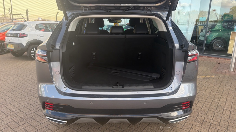 MG HS 1.5 T-GDI Trophy 5dr DCT Petrol Hatchback - Image 4